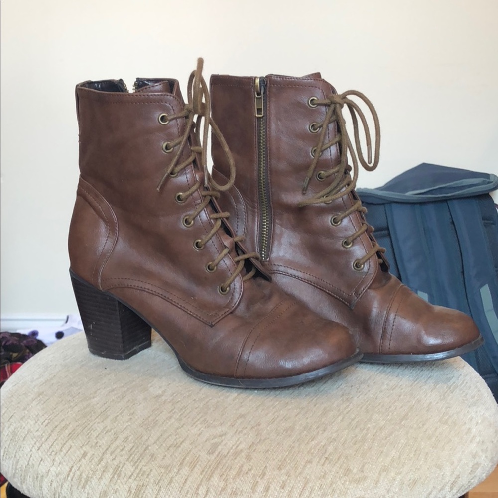 🙌🏻SALE🙌🏻 Lace up boots!